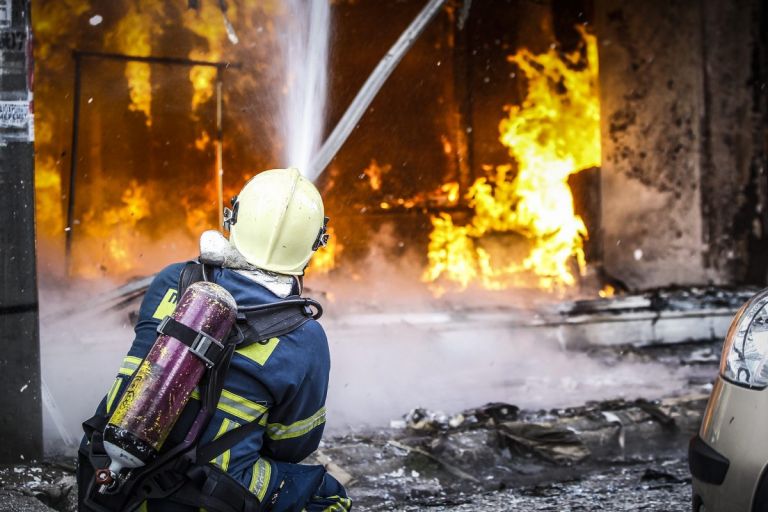 Φωτιά σε διαμέρισμα στη Δάφνη