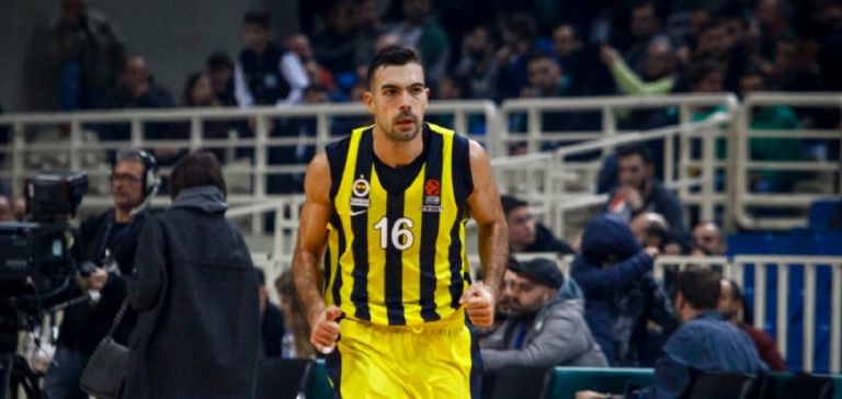 Κώστας Σλούκας: Η ΤΣΣΚΑ προσφέρει λευκή επιταγή στον διεθνή γκαρντ