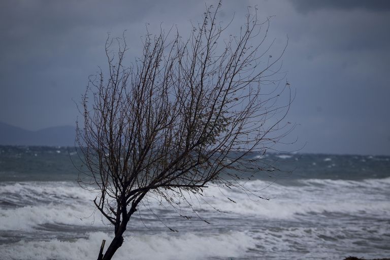Καιρός: Πώς να προστατευτείτε από τα έντονα καιρικά φαινόμενα