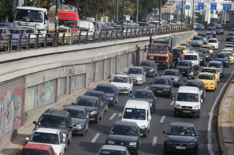 Λεωφόρος Κηφισίας: Καραμπόλα με τρία αυτοκίνητα – Αυξημένη η κίνηση