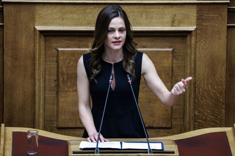 Έφη Αχτσιόγλου: Θα είμαστε απέναντι σε κάθε ενέργεια που θα υποβιβάσει δικαιώματα και εισόδημα