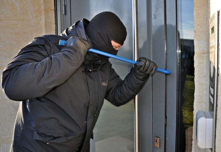 Πώς να ασφαλίσετε το σπίτι σας πριν τις καλοκαιρινές διακοπές