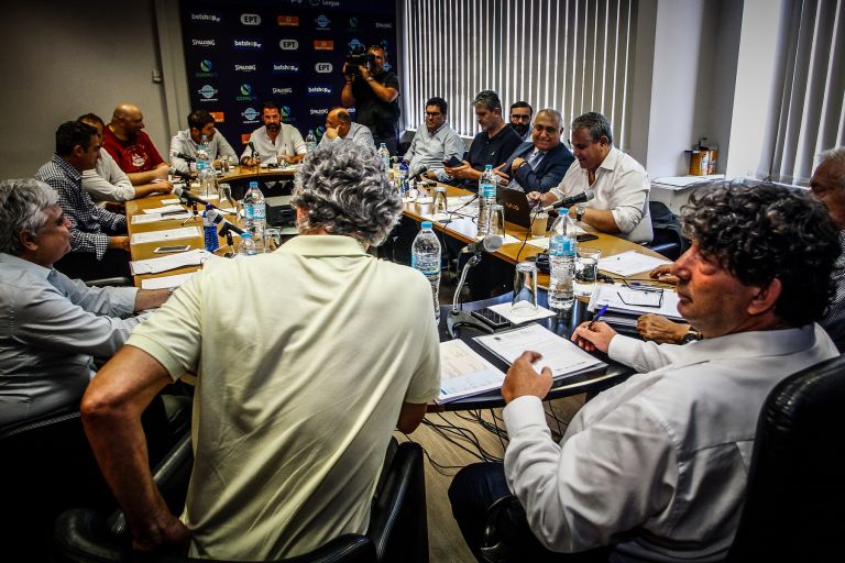 ΕΣΑΚΕ: Προσκαλεί Καστοριά και Καρδίτσα στην Basket League, αλλιώς δίνει wildcard
