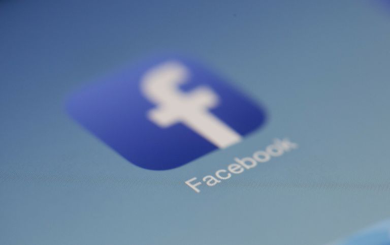 Νέο σοκ από Facebook: Καταγράφουν σε κείμενο τα ηχητικά μας μηνύματα