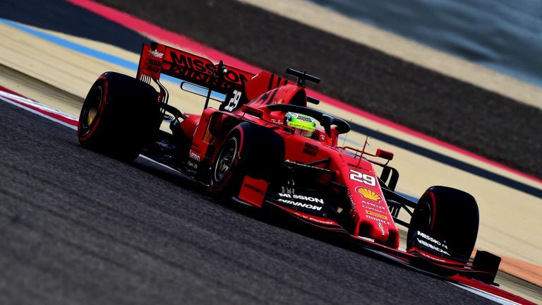 F1: Άνθρωποι της Ferrari βρήκαν μετανάστες στο φορτηγό τους
