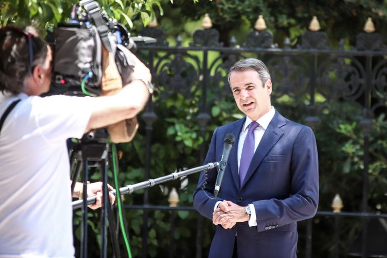 Guardian για Μητσοτάκη: «Δυναμικό ξεκίνημα, θέλει να μεταμορφώσει την Ελλάδα»