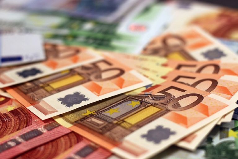 Αυξήσεις μισθών: Το πλάνο της κυβέρνησης για την επόμενη πενταετία