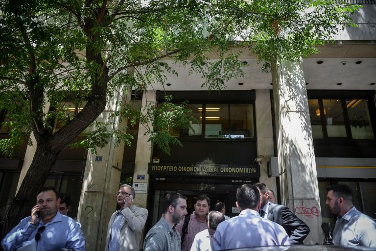 Σεισμός Αττική: «Άνοιξε» το βουνό στα Δερβενοχώρια (pics)
