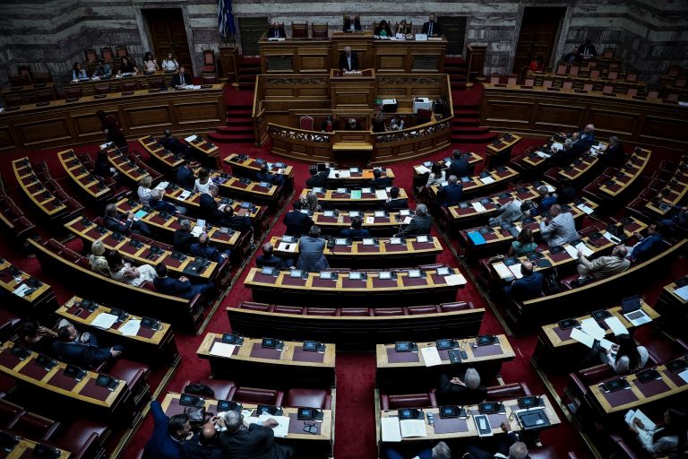 Βουλή: Κατατέθηκε το πολυνομοσχέδιο για πανεπιστημιακό άσυλο και ΟΤΑ