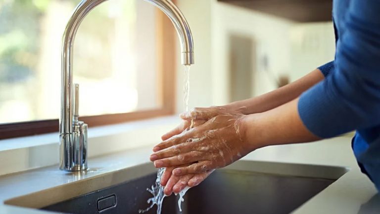 Έρευνα: Το 97% όλων μας πλένει τα χέρια του λάθος