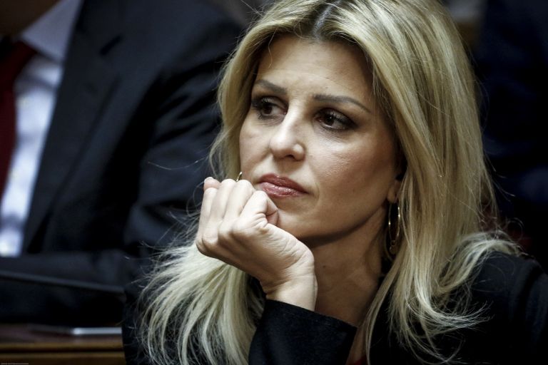Έλενα Ράπτη: Αυτό είναι το εντυπωσιακό νυφικό της (pic)
