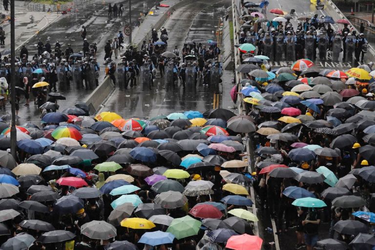 Χονγκ Κονγκ: Ξανά στο δρόμο οι διαδηλωτές