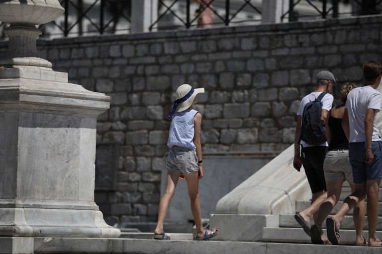 Καιρός σήμερα: Χτυπάει κόκκινα ο υδράργυρος