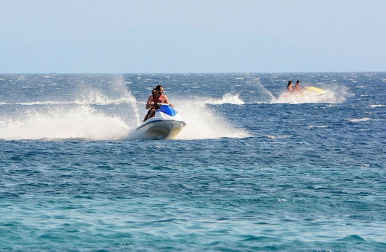 Μύκονος: Νεκρός ένας χειριστής jet ski στο Super Paradise