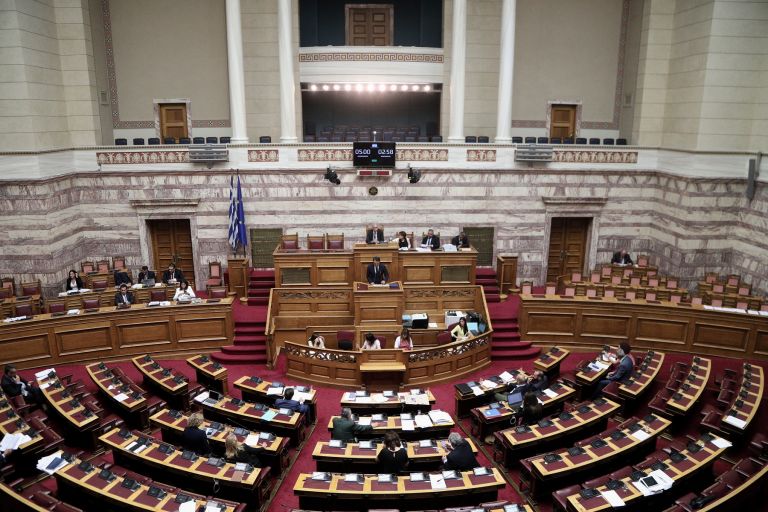 Βουλή: Επικρίσεις της ελάσσονος αντιπολίτευσης για το διυπουργικό νομοσχέδιο