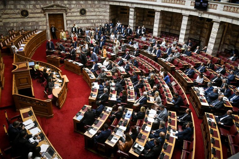 Βουλή: Live η συνέχιση της συζήτησης για το διυπουργικό νομοσχέδιο