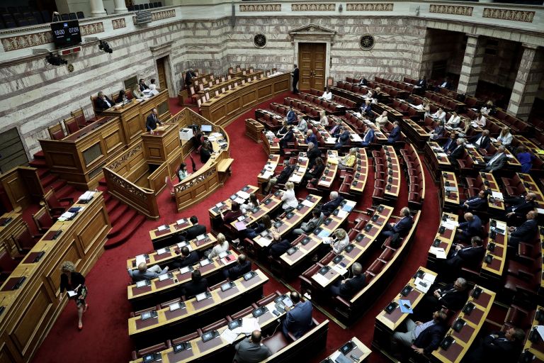 Βουλή: Live η συζήτηση του διυπουργικού νομοσχεδίου