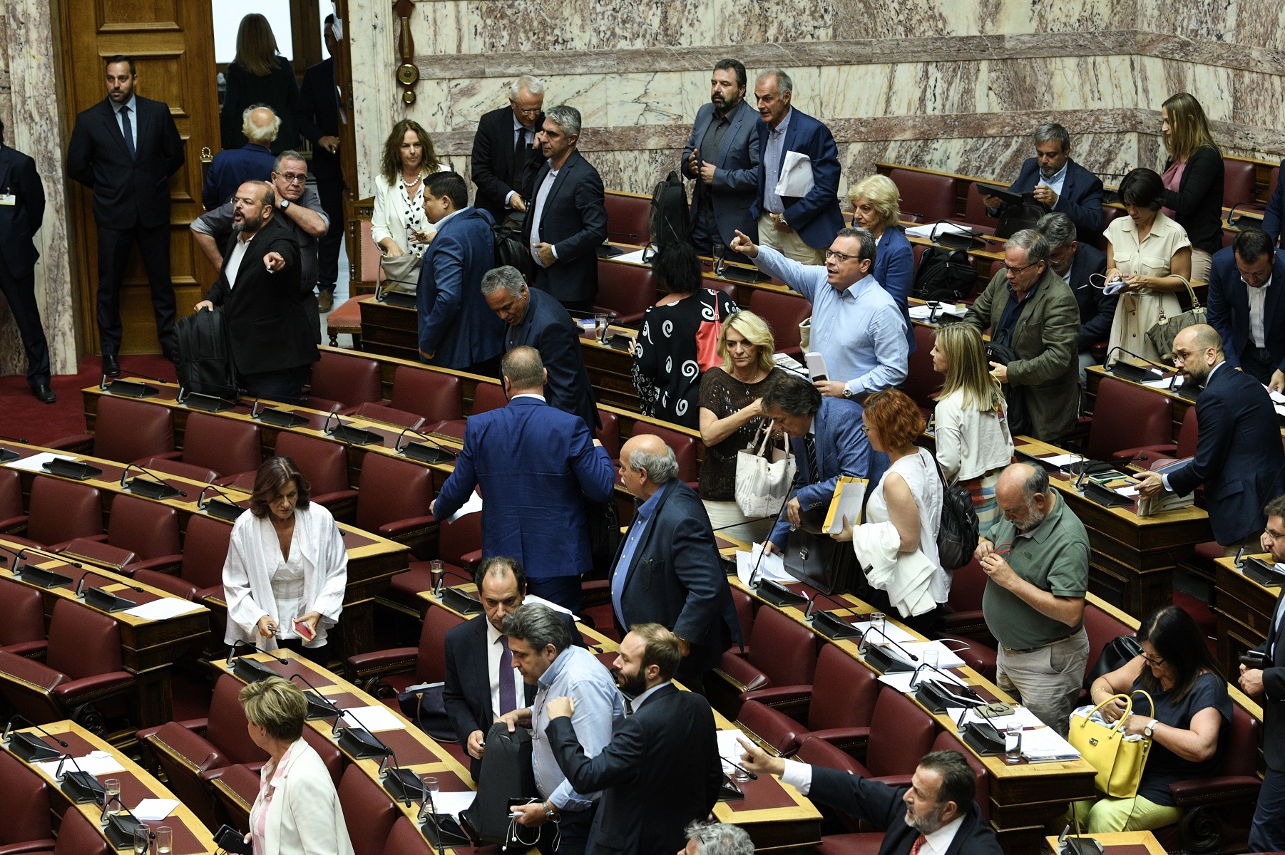 Κυβέρνηση ΝΔ: Νόμος είναι το «δίκιο» του εργοδότη…