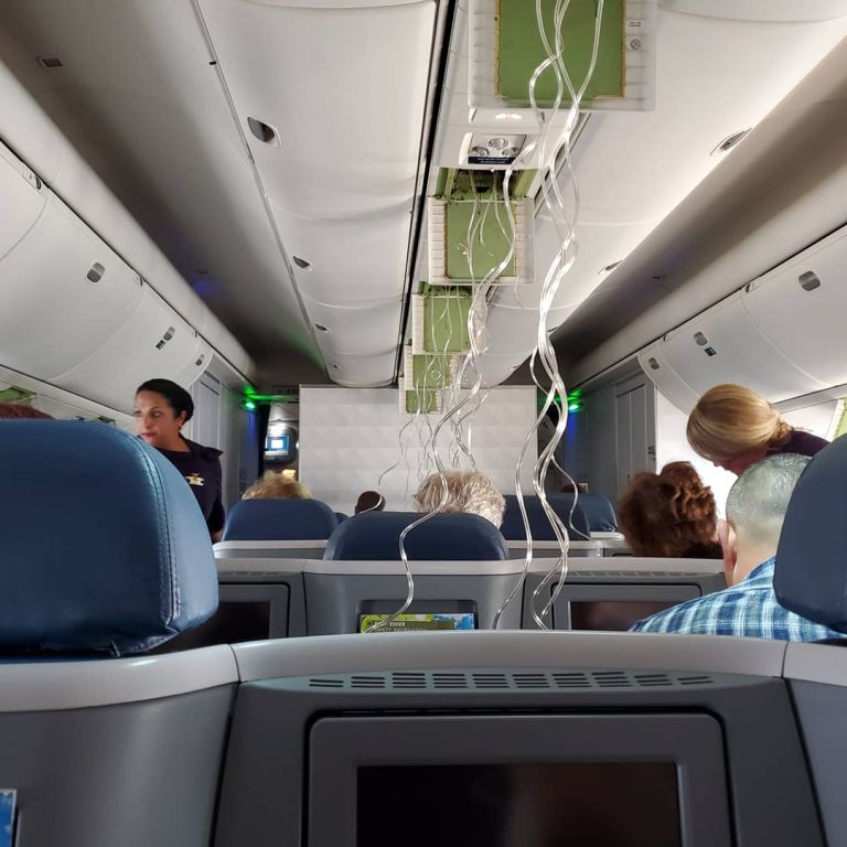 Πανικός σε πτήση της Delta που έπεσε 30.000 πόδια σε επτά λεπτά (vid)