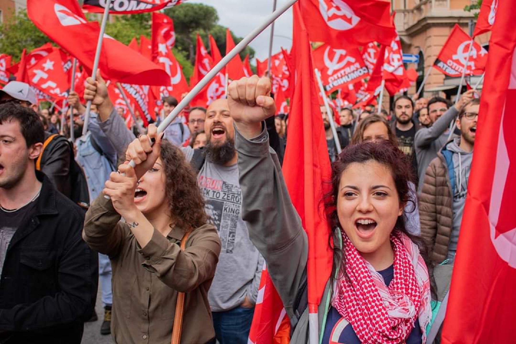 Οι απόγονοι των γερμανοτσολιάδων «ψήφισαν» πως ο κομμουνισμός είναι έγκλημα…