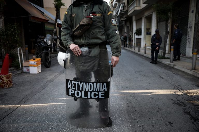 Εξάρχεια: Έντεκα προσαγωγές από τη Δίωξη – Κατασχέθηκε σακούλα με 256 πακέτα τσιγάρα