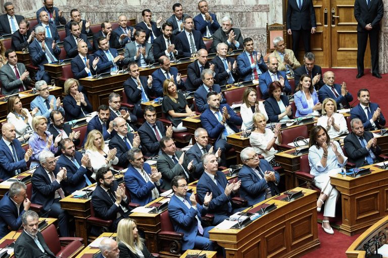 Νέα Δημοκρατία: Τα προβλήματα με την υπόθεση Novartis – Τα «σενάρια» για τον Πρόεδρο της Δημοκρατίας