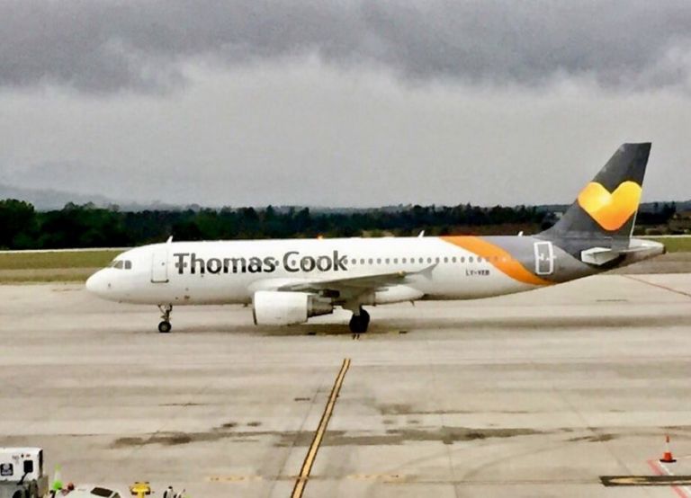 Thomas Cook: «Καταρρέει» το γνωστό ταξιδιωτικό πρακτορείο