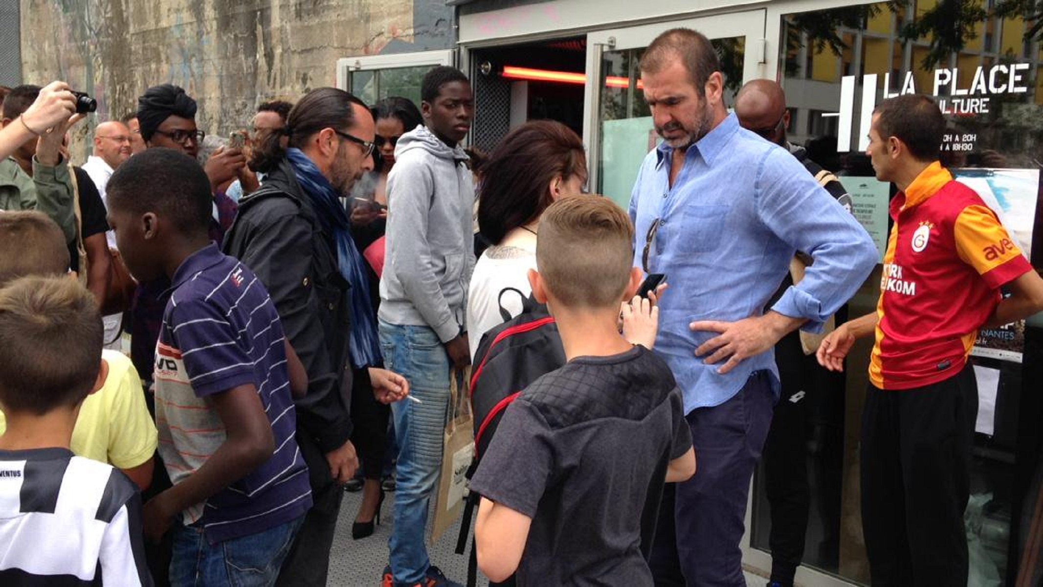 Ο Καντονά, οι πρόσφυγες και οι κυβερνητικές πομφόλυγες