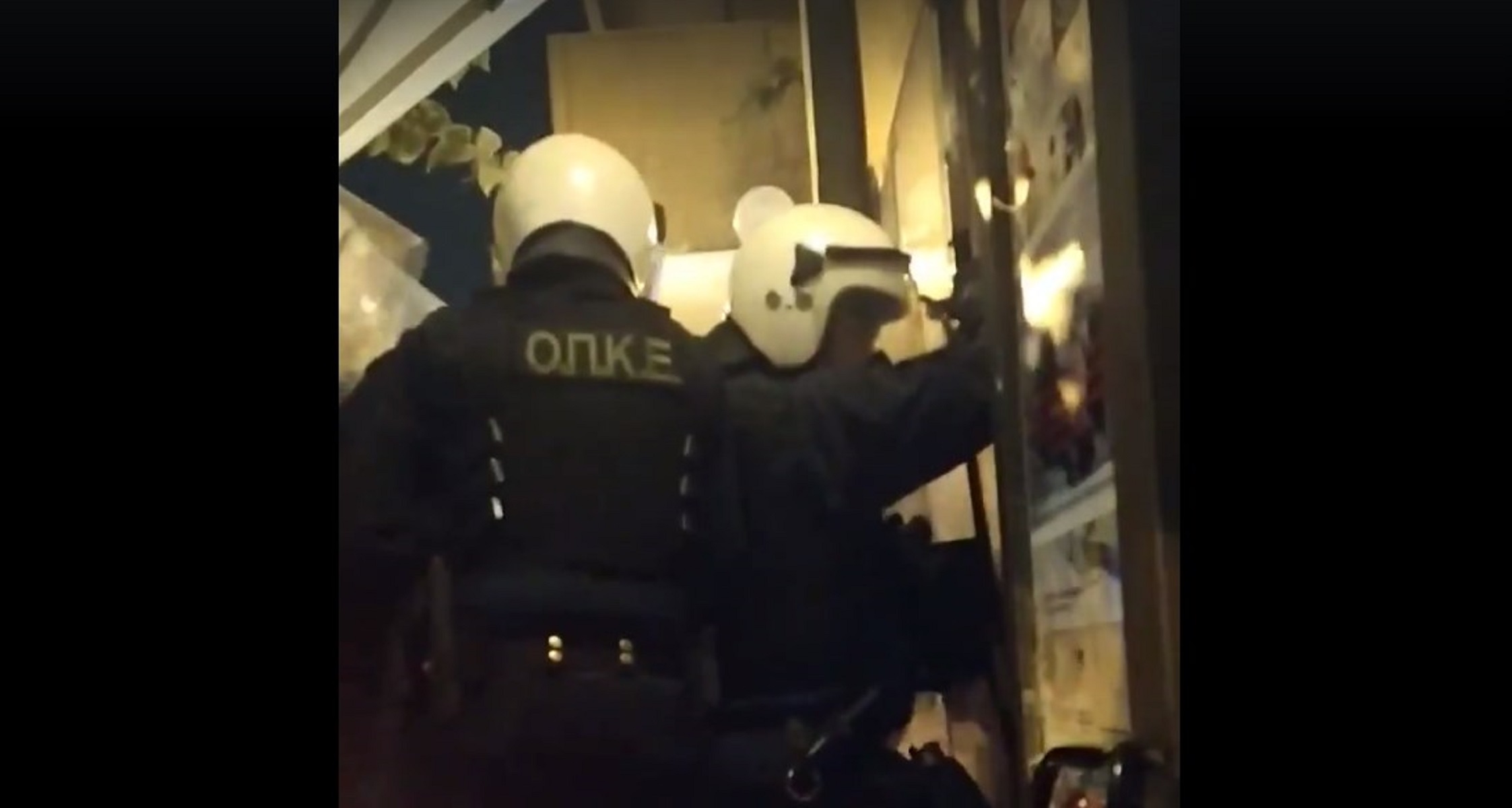 Ώστε, “έτσι γα…ε τα χακί”