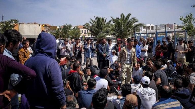 Λέρος: Ένταση στο νησί – «Μπλόκο» στην μεταφορά 40 μεταναστών