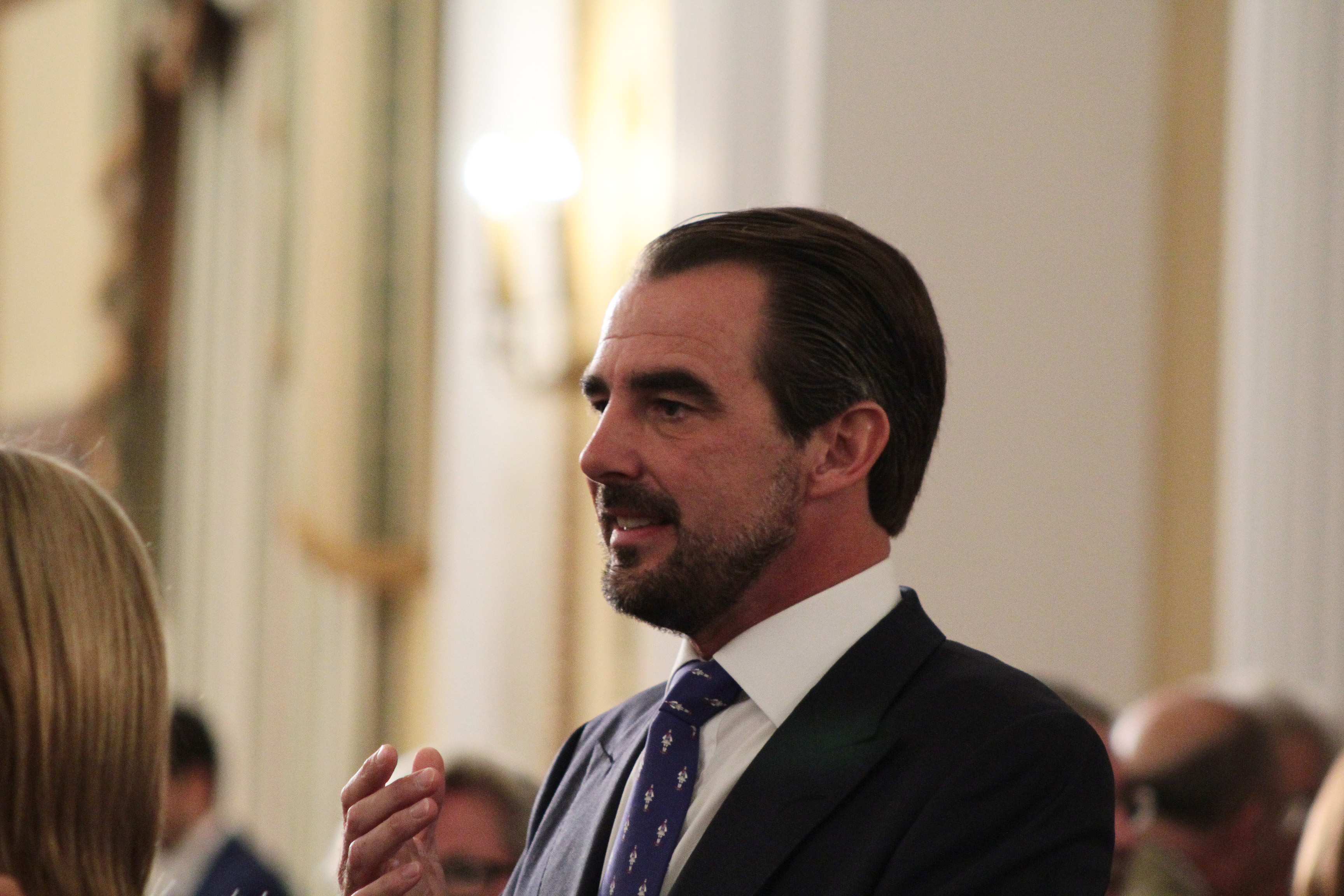 Φιλοβασιλικές μπούρδες μέχρι μυελού οστέων