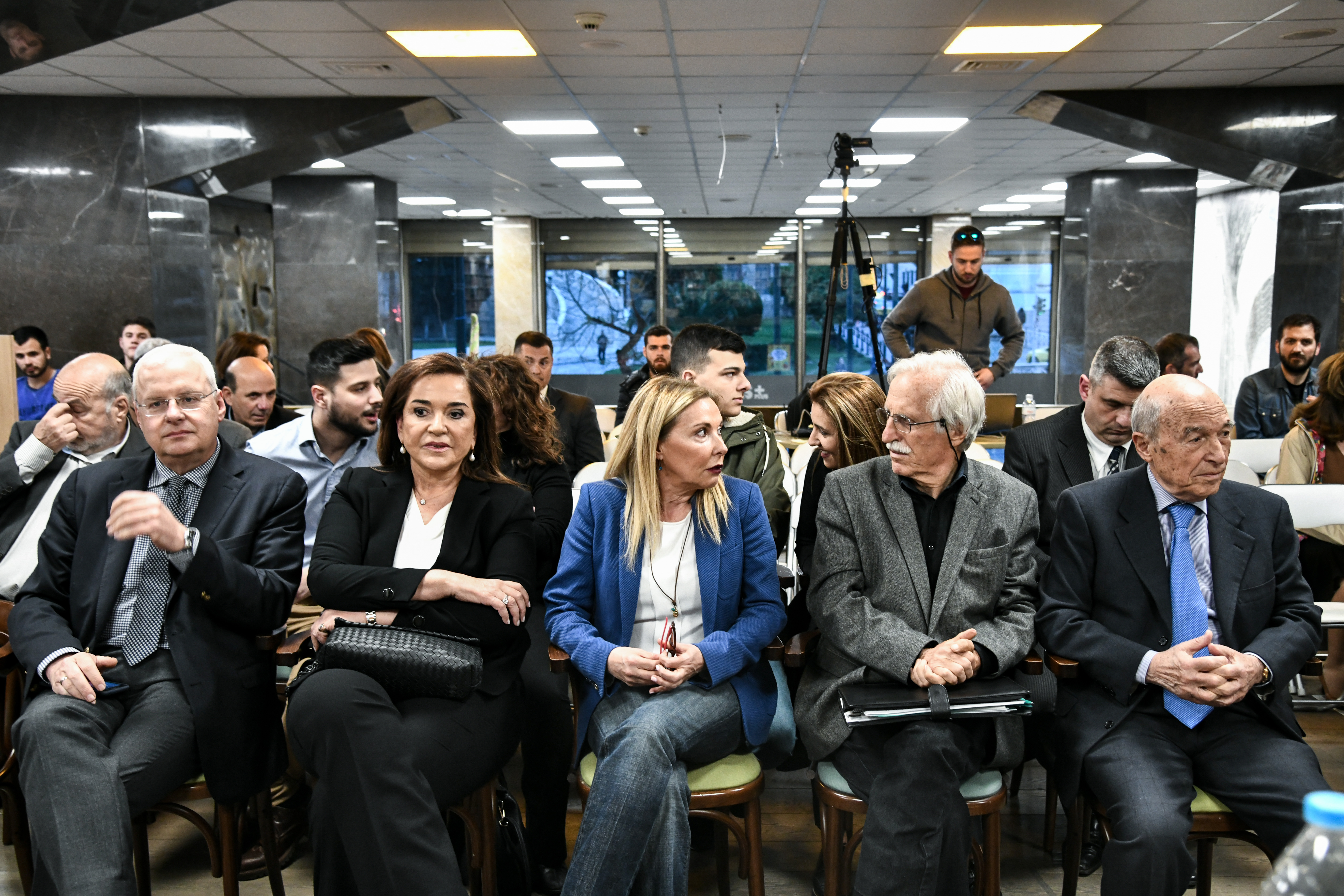 Η έλλειψη στρατηγικής και η παραπομπή στη Χάγη