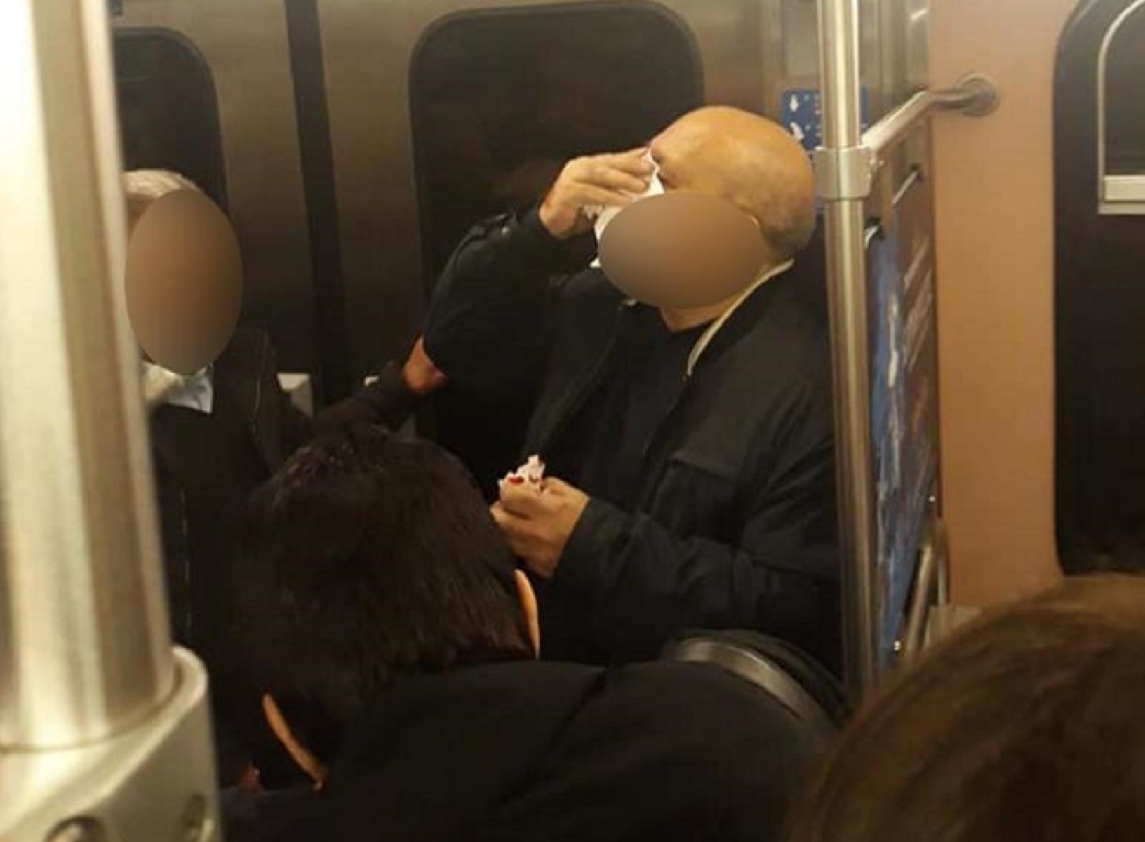 Ξύλο στο μετρό!