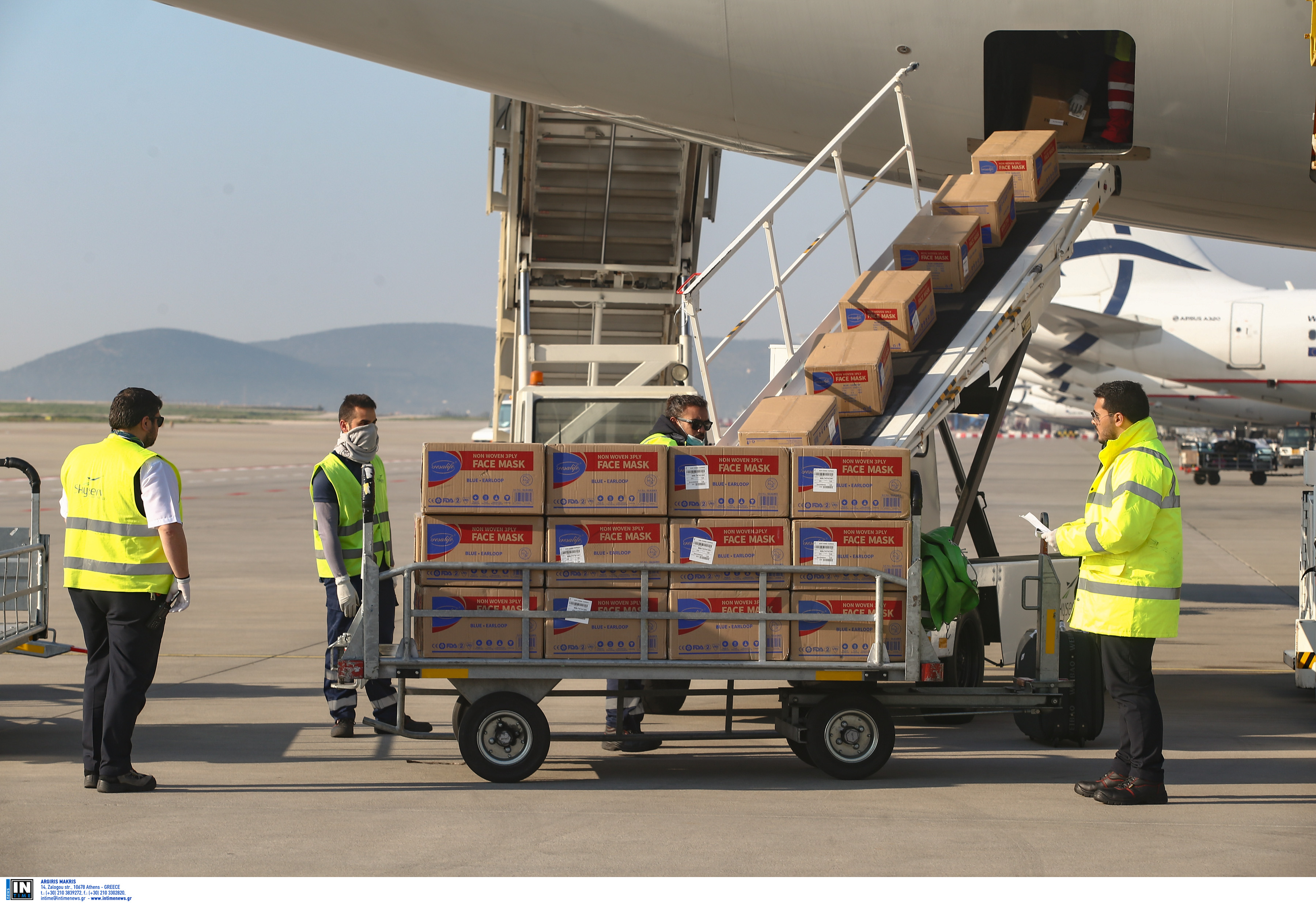 Κορονοϊός νοσοκομεία: «Ανάσα» με 1.000.000 μάσκες από την Κίνα - 8 τόνοι ιατρικής βοήθειας [vid]