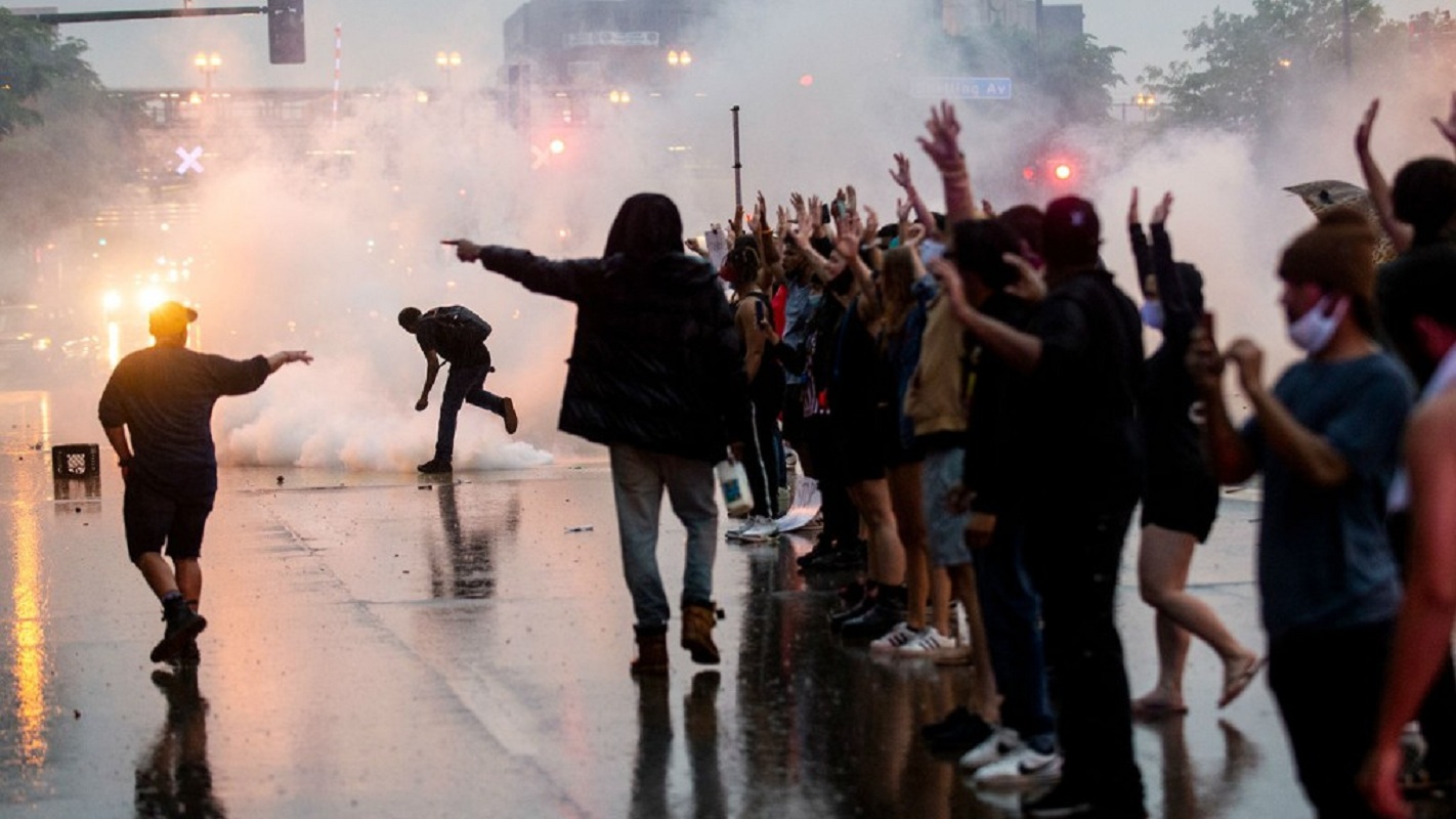 Δολοφονία Τζορτζ Φλόιντ: Συνεχίζονται οι συγκρούσεις - Ενεργοποιείται στην Μινεσότα η Εθνοφρουρά