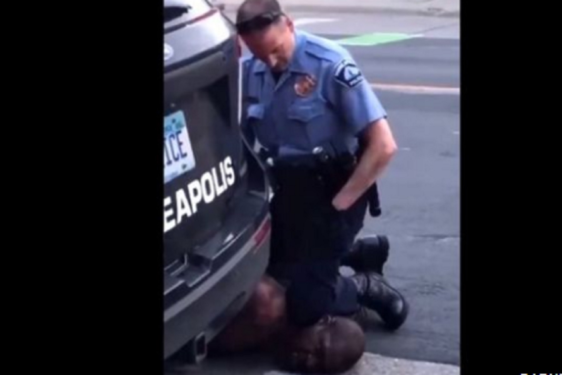 Φρικτός θάνατος Αφροαμερικανού στη Μινεσότα - Περαστικοί παρακαλούσαν τους αστυνομικούς να μην τον σκοτώσουν