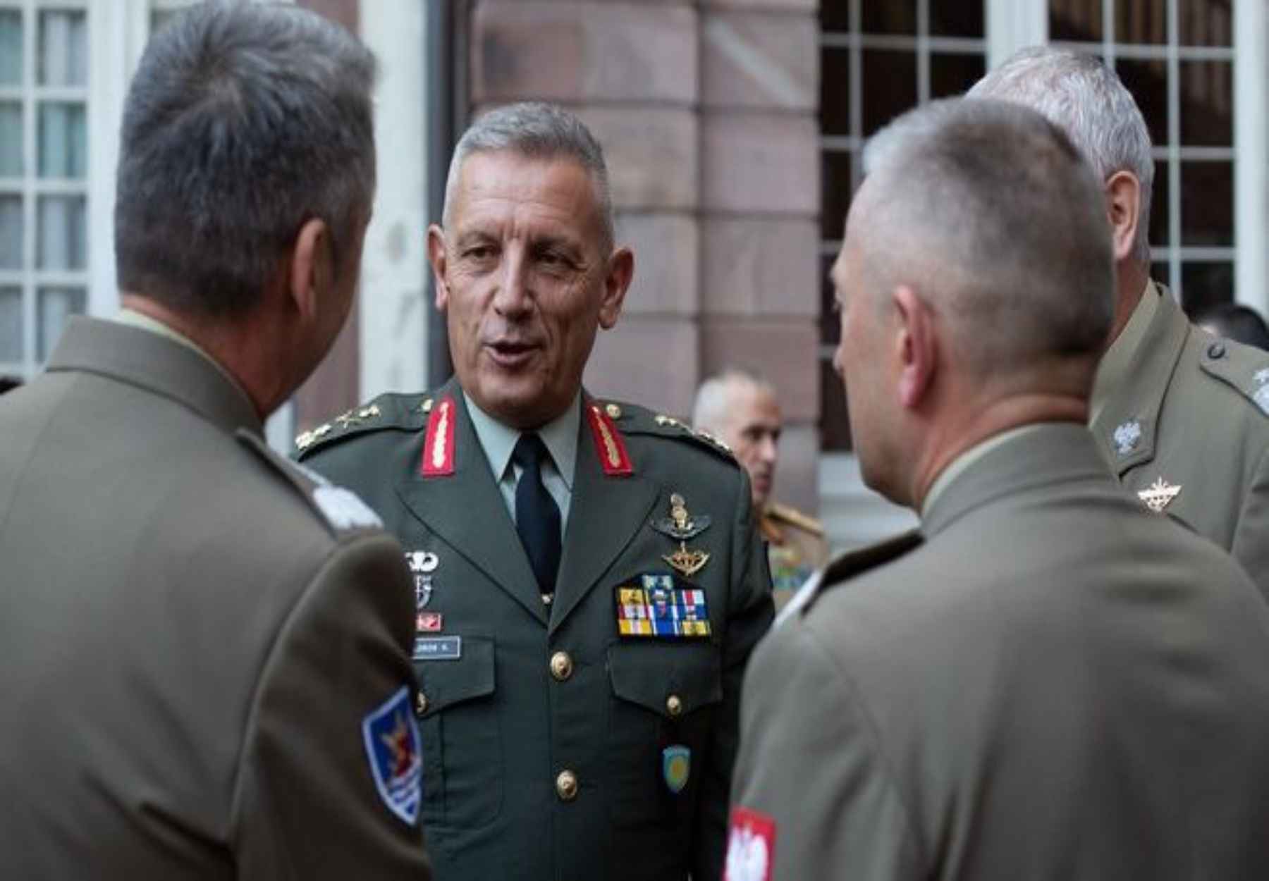 Η βιομηχανία του κατευνασμού – Ιδεοληψία ή κάτι άλλο;