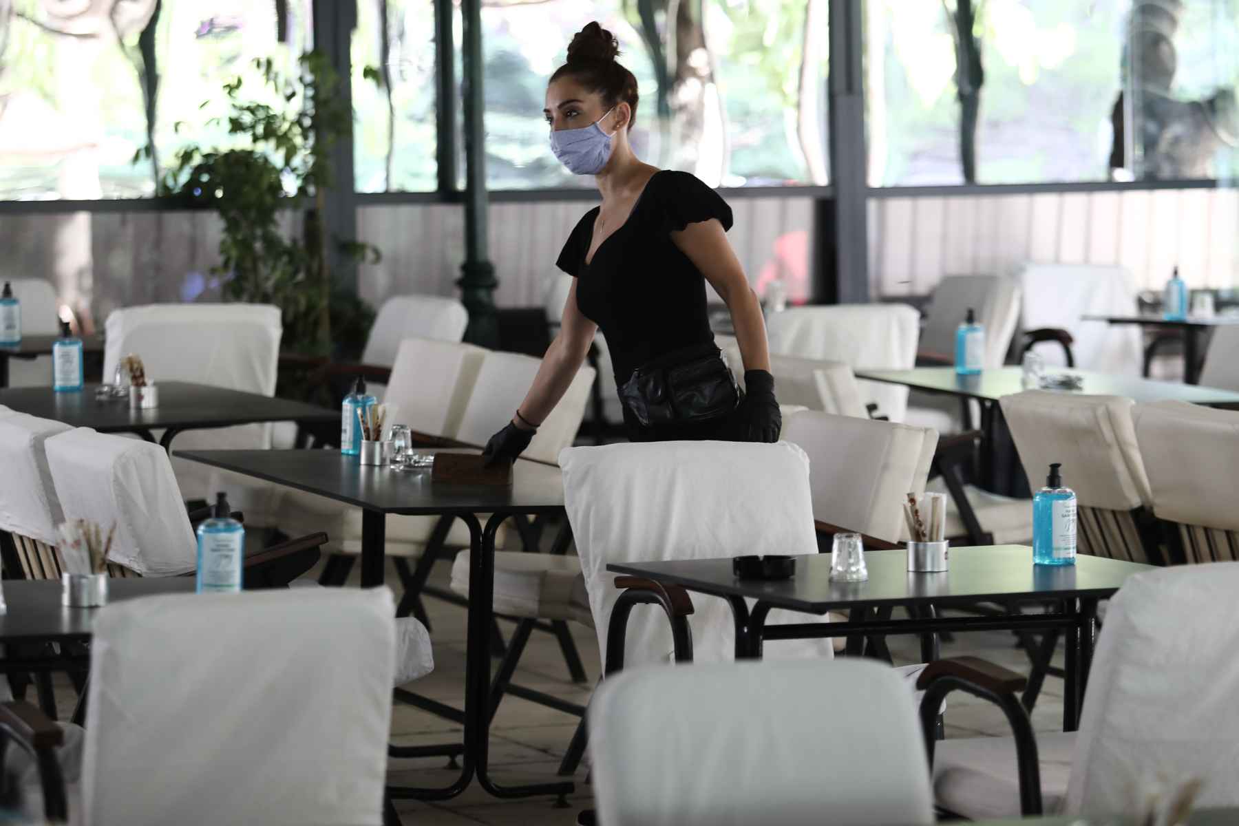 Χρήση μάσκας: Υποχρεωτική σε ΔΕΚΟ, τράπεζες, ΟΤΑ και καταστήματα