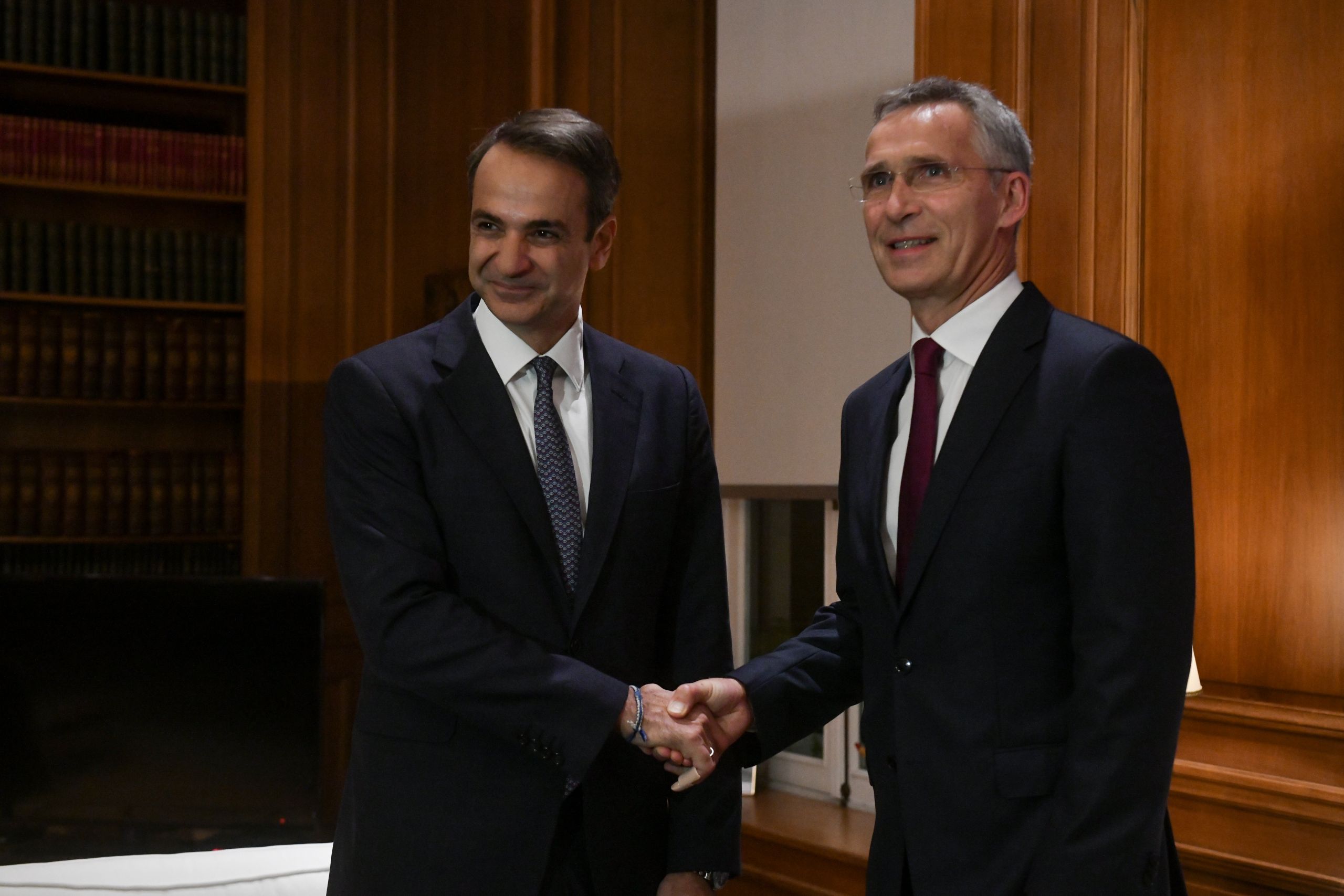 Ο επίμονος Γραμματέας και η προσπάθεια παγίδευσης μέσω του διαλόγου