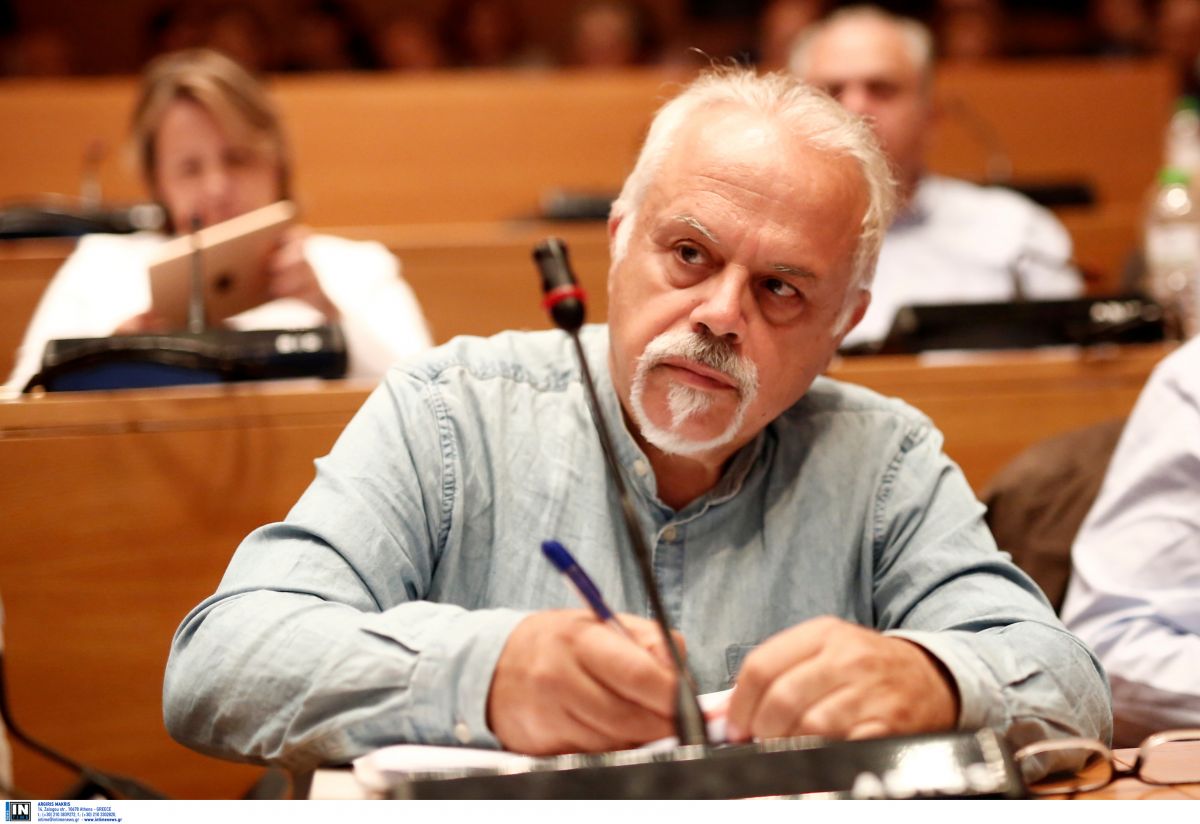 Μιχάλης Τρεμόπουλος: Διασωληνωμένος με κορωνοϊό