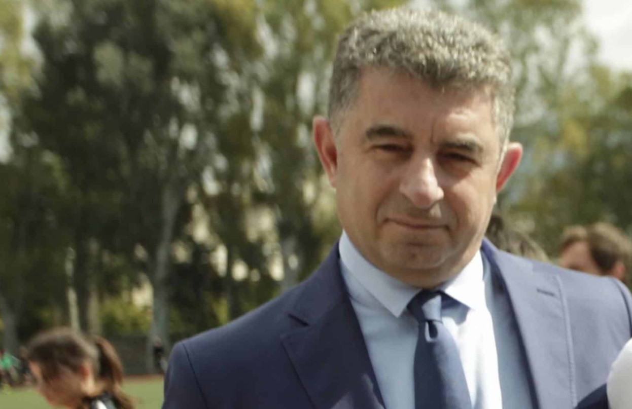 Γιώργος Καραϊβάζ