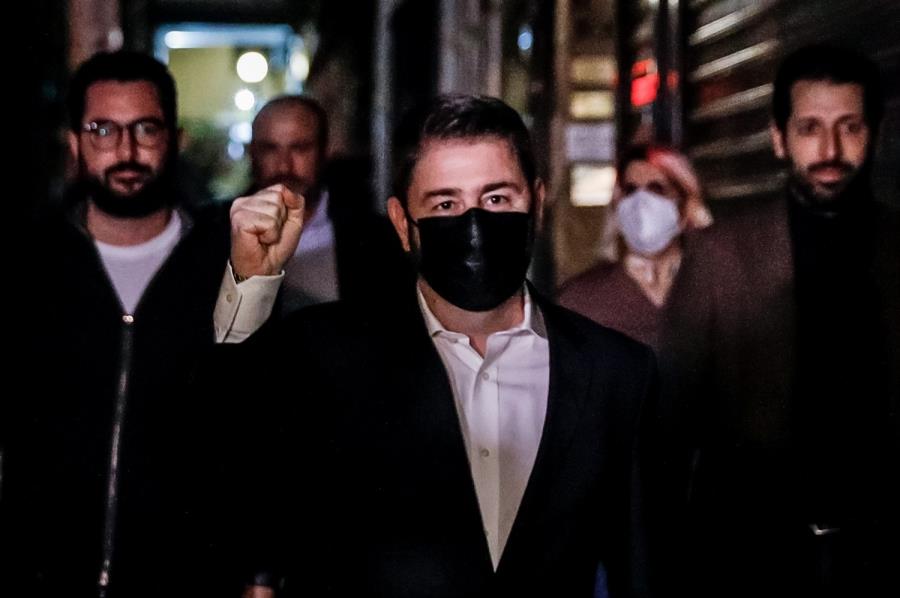 ΣΥΡΙΖΑ: Με βήμα γοργό για τρίτο κόμμα