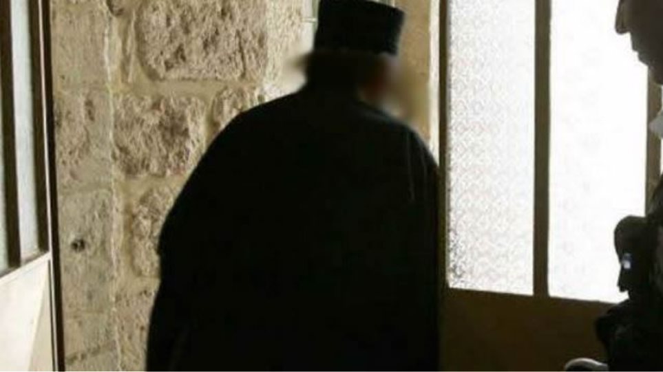 Σοκ: Ιερείς ασελγούσαν σε ανήλικο αγόρι - Τρία χρόνια φυλακή με αναστολή η ποινή τους