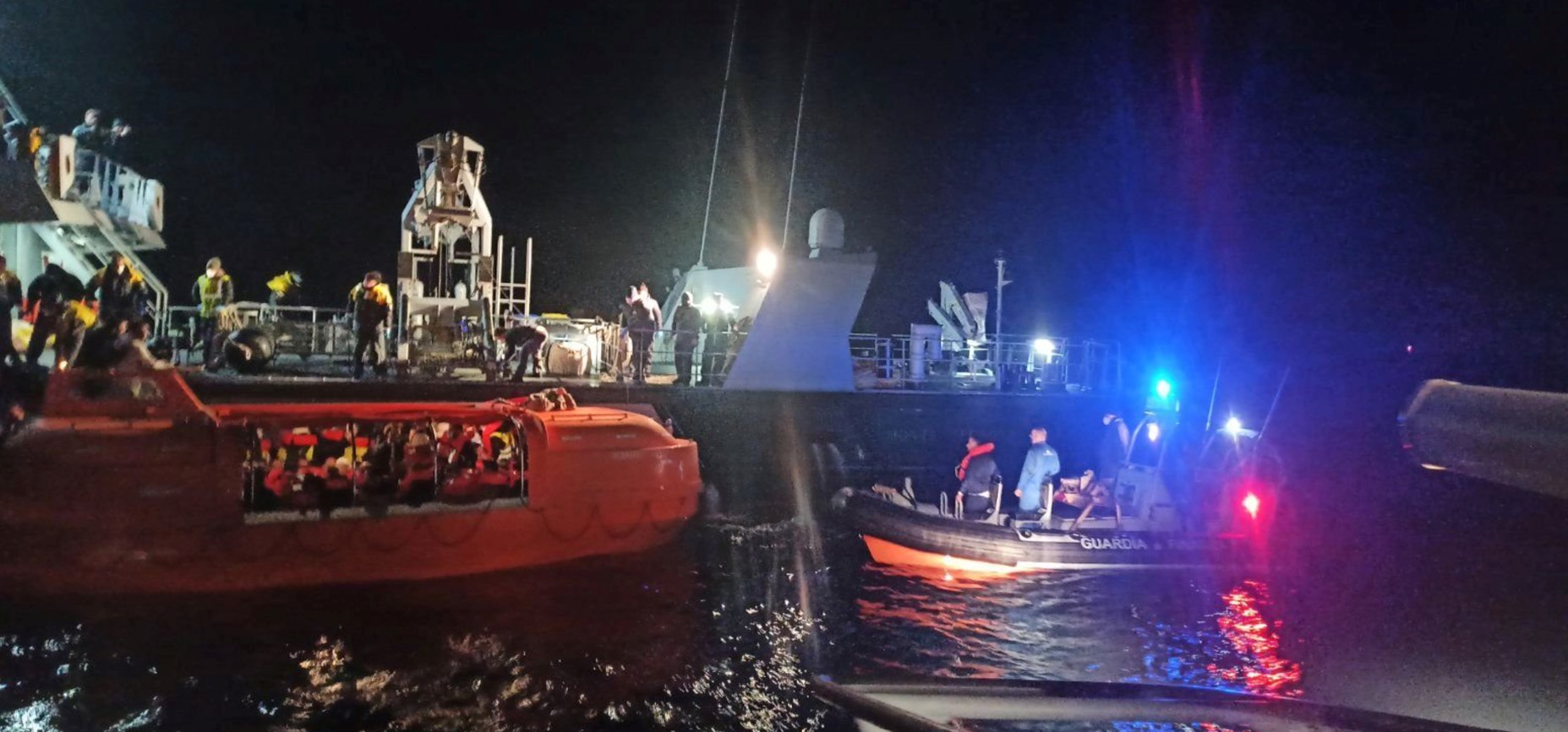 Euroferry Olympia: Δραματική έκκληση συγγενών αγνοουμένων - «Βοηθήστε τον σύζυγό μου, είναι ζωντανός»