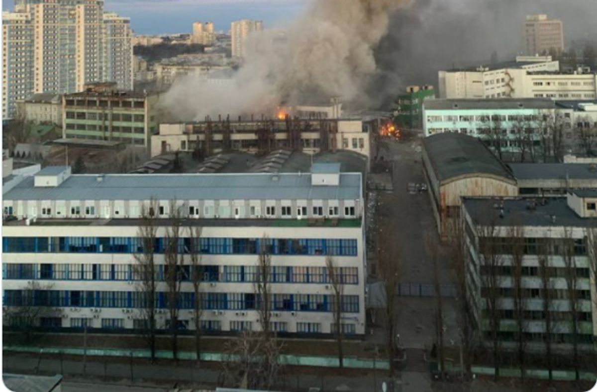 Ουκρανία: Βομβαρδισμός πολυκατοικίας στο Κίεβο