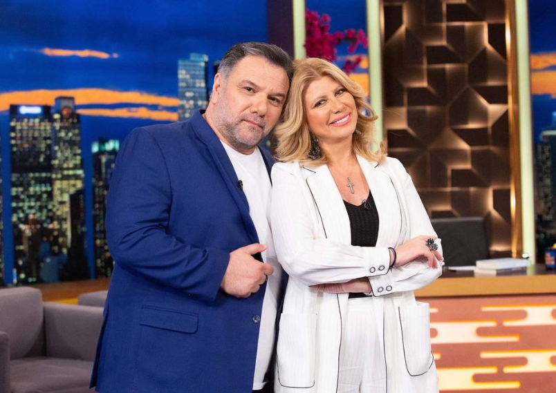 Ζήνα Κουτσελίνη: «Ο πατέρας μου μαχαίρωσε τη μάνα μου με φαλτσέτα μπροστά στα μάτια μου»