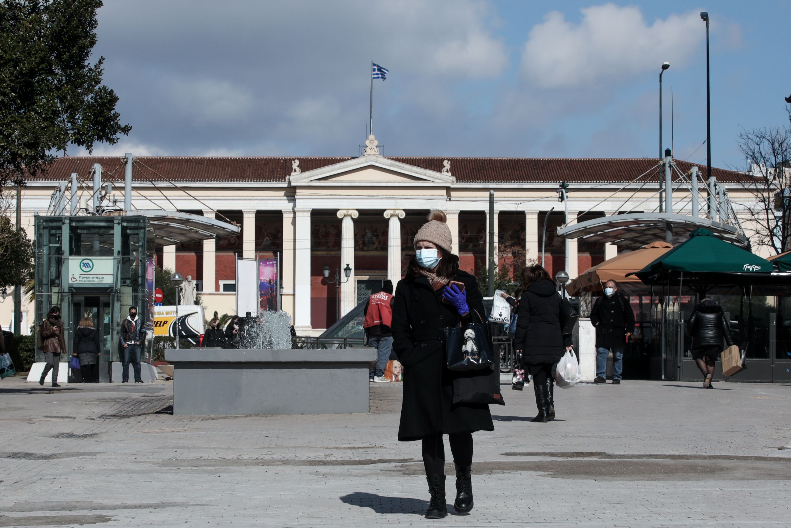 Άρση μάσκας: Η Κυβέρνηση σχεδιάζει κατάργηση από 1η Ιουνίου