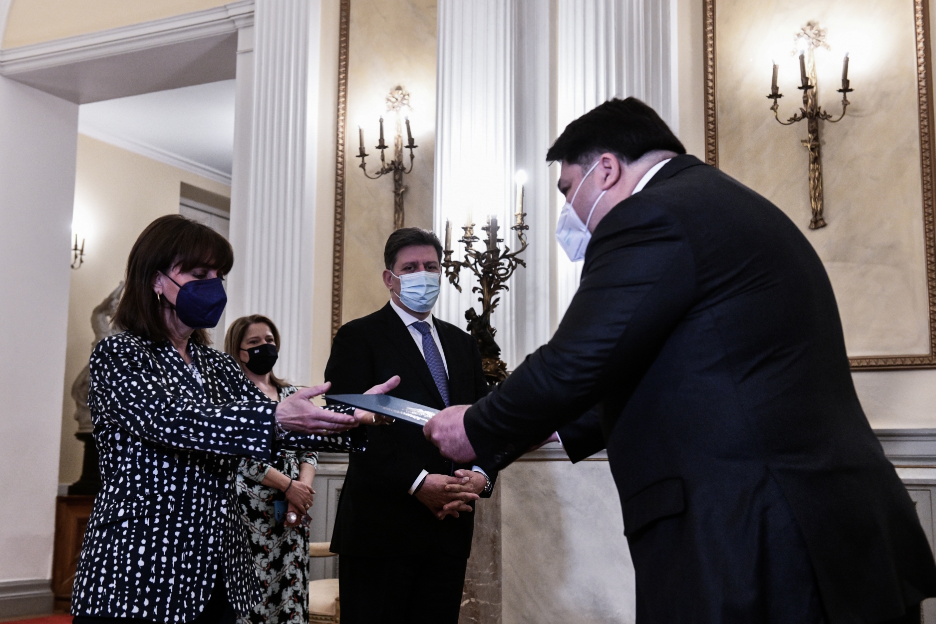 Τζόρτζ Τσούνης: Επέδωσε τα διαπιστευτήριά του στην Σακελλαροπούλου