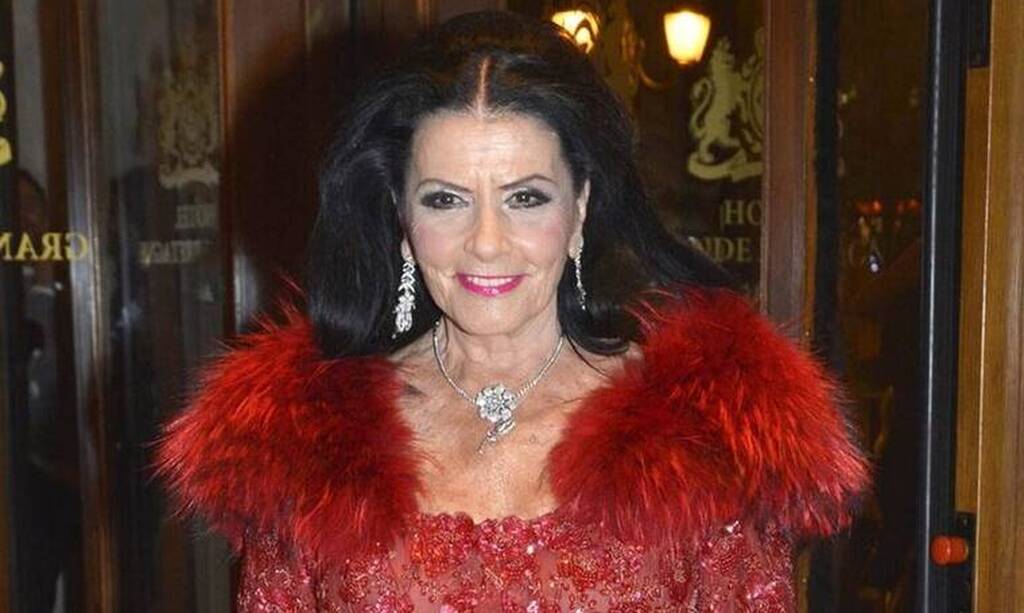 Ζωζώ Σαπουντζάκη: Δείχνει για πρώτη φορά το μονόπετρο που την χάρισε ο αγαπημένος της