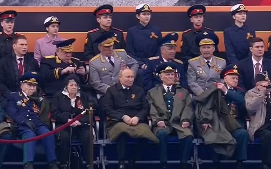 Παρέλαση στην Κόκκινη Πλατεία: Η κουβέρτα του Πούτιν που 